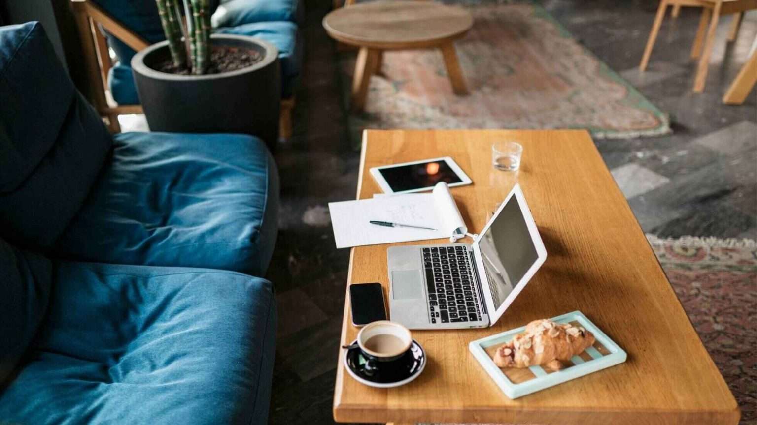 FreeUp vs Upwork - [Comparison Table Included]